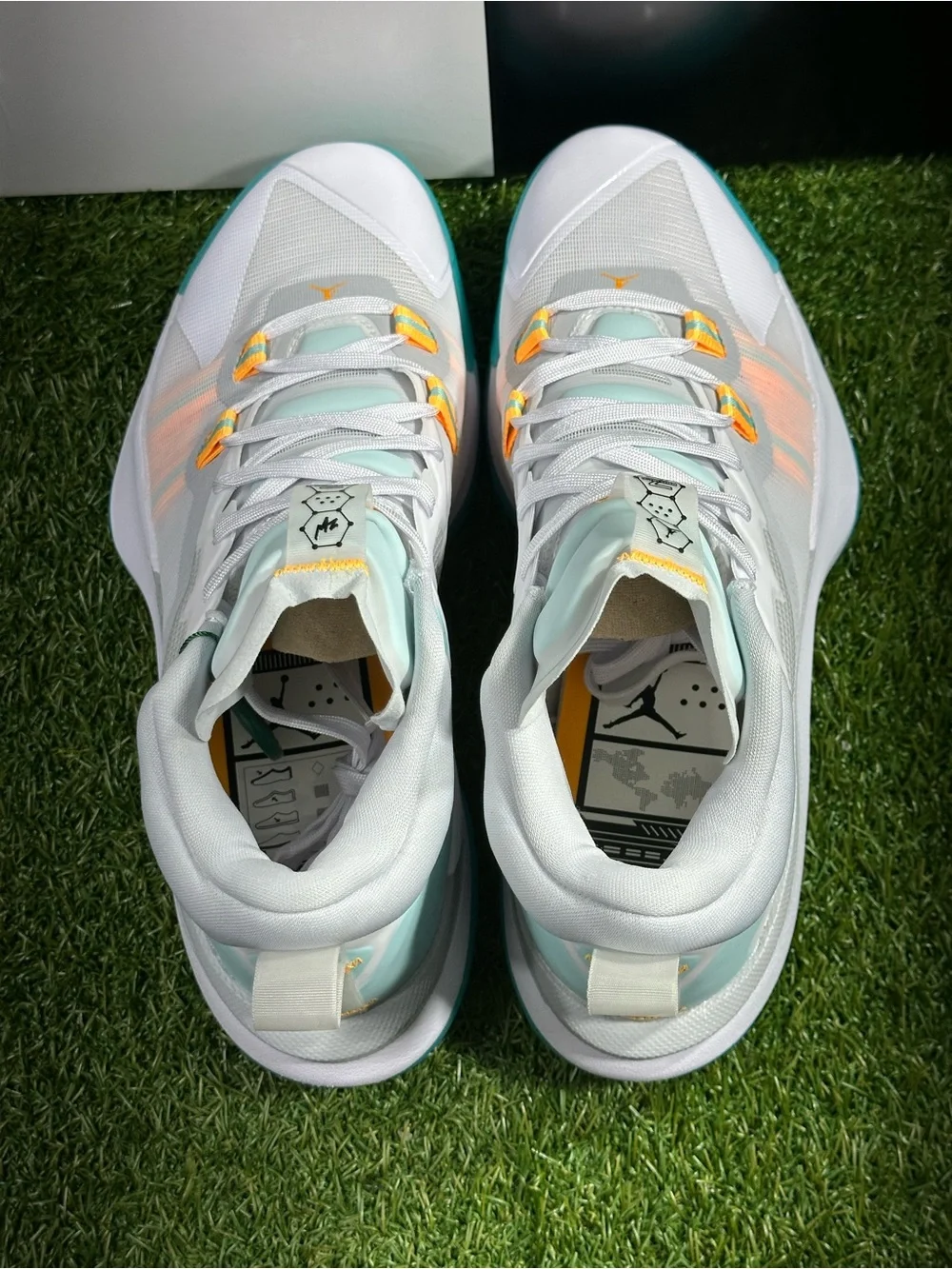 JORDAN ZION 1 , WHITE/ DYNAMIC TURQUOISE, MENS 10 , DA3130-101 NEW IN BOX
